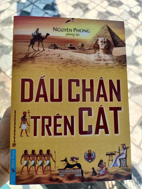 Sách rất hay, tối về mình đọc liên tục 3 ngày thì xong. Ai đã đọc 2 tập muôn kiếp nhân sinh (MKNS) rồi nên mua thêm quyển này về nhé, còn ai chưa đọc MKNS thì cũng tự tin mua về đọc đi nè không hối hận đâu. Mình rất thích sách của bác Nguyên Phong, kiến thức uyên thâm và văn phong của bác đã chạm đến trái tim mình, góp phần lớn làm thay đổi nhận thức về cuộc đời của mình, giúp mình mỗi ngày càng tốt hơn và sống tích cực hơn, xin gửi lời cảm ơn chân thành đến bác Nguyên Phong!