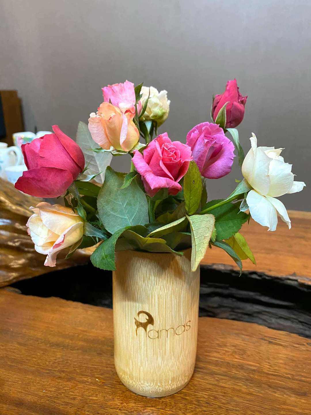 decal y hình, dính rất chắc .....