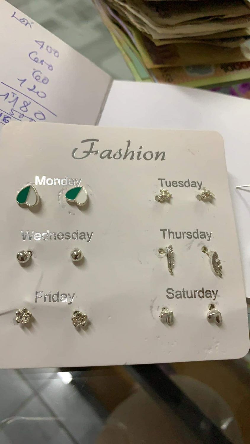 Hàng em nhận được hơi móp một xíu nhưng cũng ổn