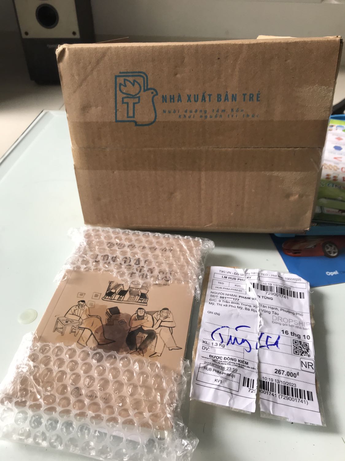 Đặt sách này lại giao sách khác 😡