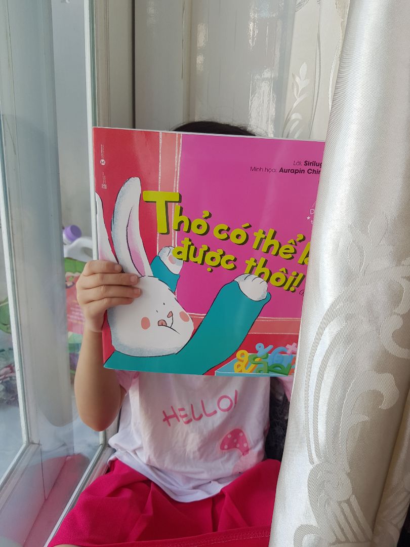 Sách ý nghĩa, giúp bé rèn luyện tính tự lập. Màu sắc đẹp, hình ảnh dễ thương. 
P/s: bé nhà mình chọn 1 góc yên tĩnh và ...xem sách thôi nào ❤