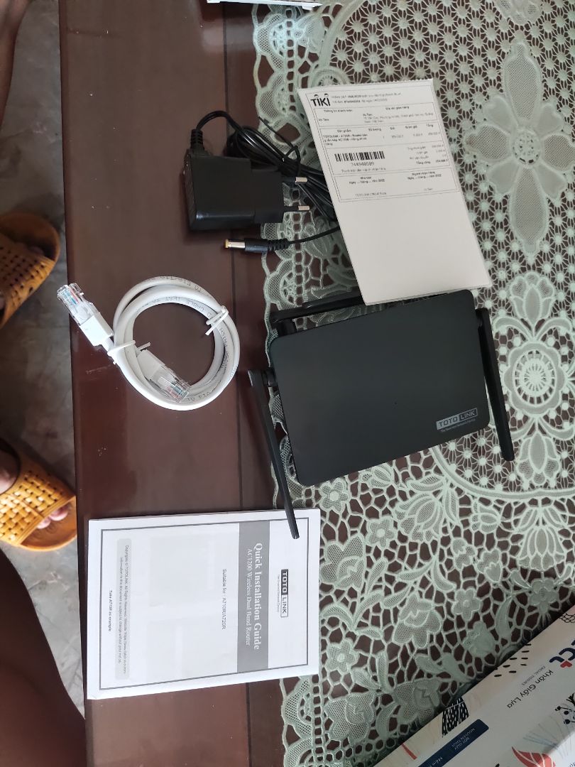 Giao hàng nhanh, đóng gói cẩn thận, bên trong đầy đủ phụ kiện sách hướng dẫn, có app quản lý tiện lợi, cài đặt đơn giản có video trên youtube hướng dẫn cụ thể, tốc độ mạng ổn định, mới xài cảm nhận vậy, hi vọng dùng lâu dài