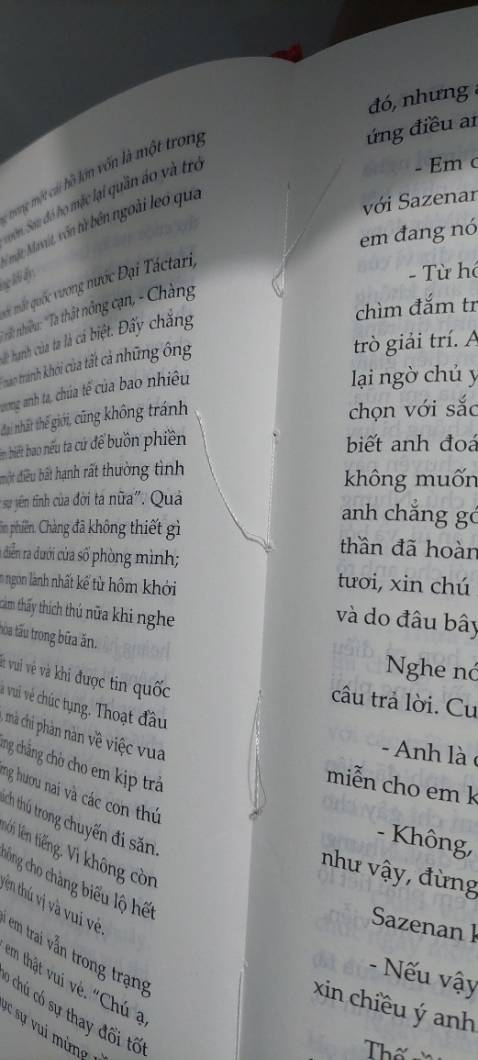 Giao hàng nhanh nhưng sản phẩm nhận dc không hài lòng lắm, hoang mang ko biết có phải sách giả ko? đường chỉ bị hở, nguy cơ bong sau 1 tgian đọc