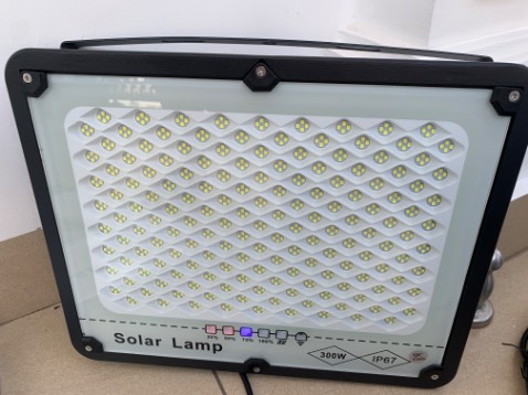 Rất tốt. Tấm năng lượng đúng kích thước, đèn đẹp sắc nét. Tóm lại shop bán hàng chuẩn có tâm.