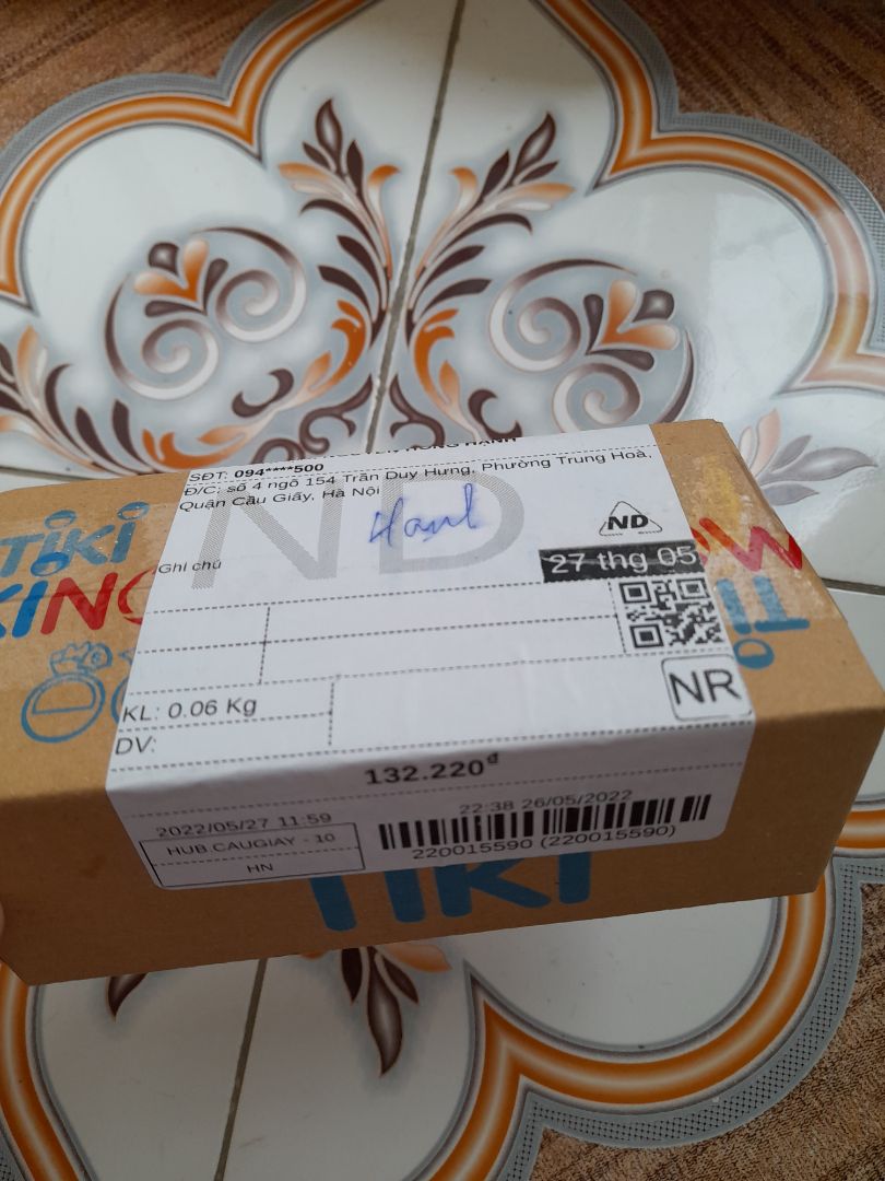 Giao hàng nhanh. Hàng chính hãng nguyên seal, nhưng ko biết tại sạc hay máy mà sạc ko được nhanh lắm.