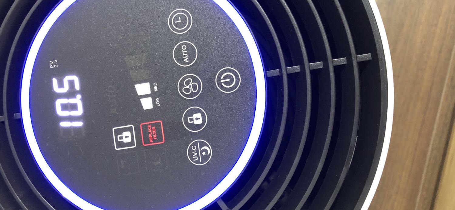 Tôi vừa mua và nhạn hàng được đúng 2 ngày, vừa sử dụng vài tiếng đồng hồ nó đã báo thay lõi lọc, trong khi thông tin kỹ thuật của hãng Hafele là lõi lọc báo thay khi đã được sử dụng hơn 4000h. Tôi khá chắc rằng Tiki đã giao hàng cũ đã qua sử dụng