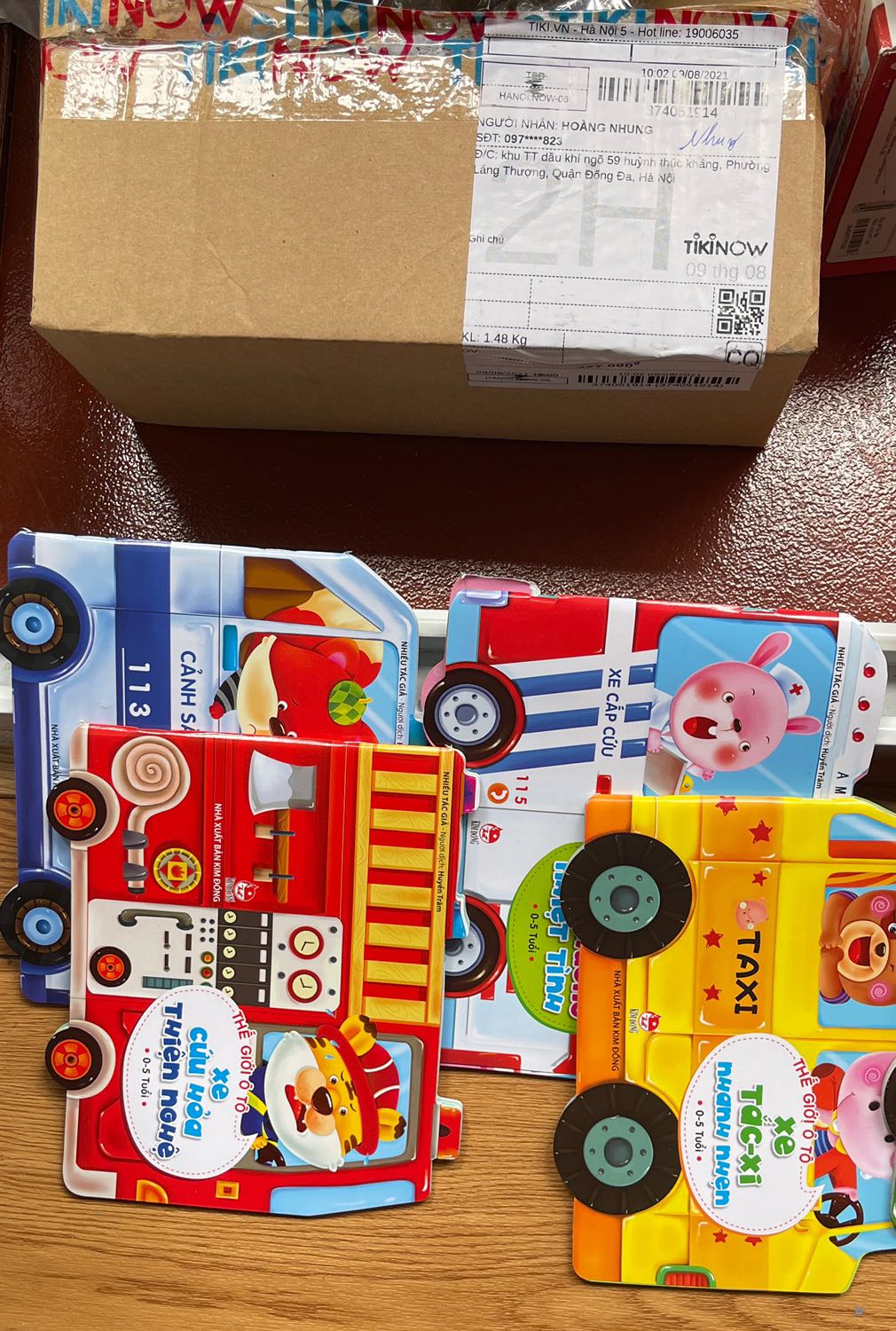 Giao hàng tiki max nhanh, nhưng sp thì ghép sp rách mặc dù mình đặt comba các quyển khác rất mới. Hàng tiki TD mà còn giao hàng rách, mua rất nhiều mà chưa lần nào thất vọng như lần này