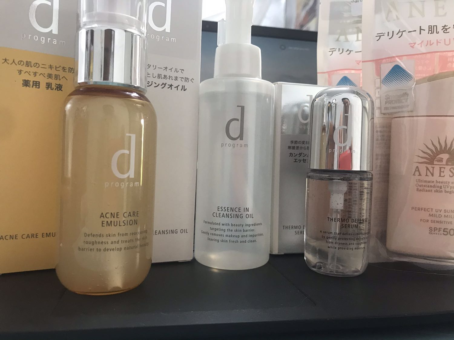 Mua của Tiki thì mình yên tâm. So giá thì bên tiki rẻ mà hay có khuyến mại khủng hơn. Mình sẽ ủng hộ tiếp. Mỗi tội qua 1 đợt sale là lại nghèo do săn deal hihi Mua của Tiki thì mình yên tâm. So giá thì bên tiki rẻ mà hay có khuyến mại khủng hơn. Mình sẽ ủng hộ tiếp. Mỗi tội qua 1 đợt sale là lại nghèo do săn deal hihi