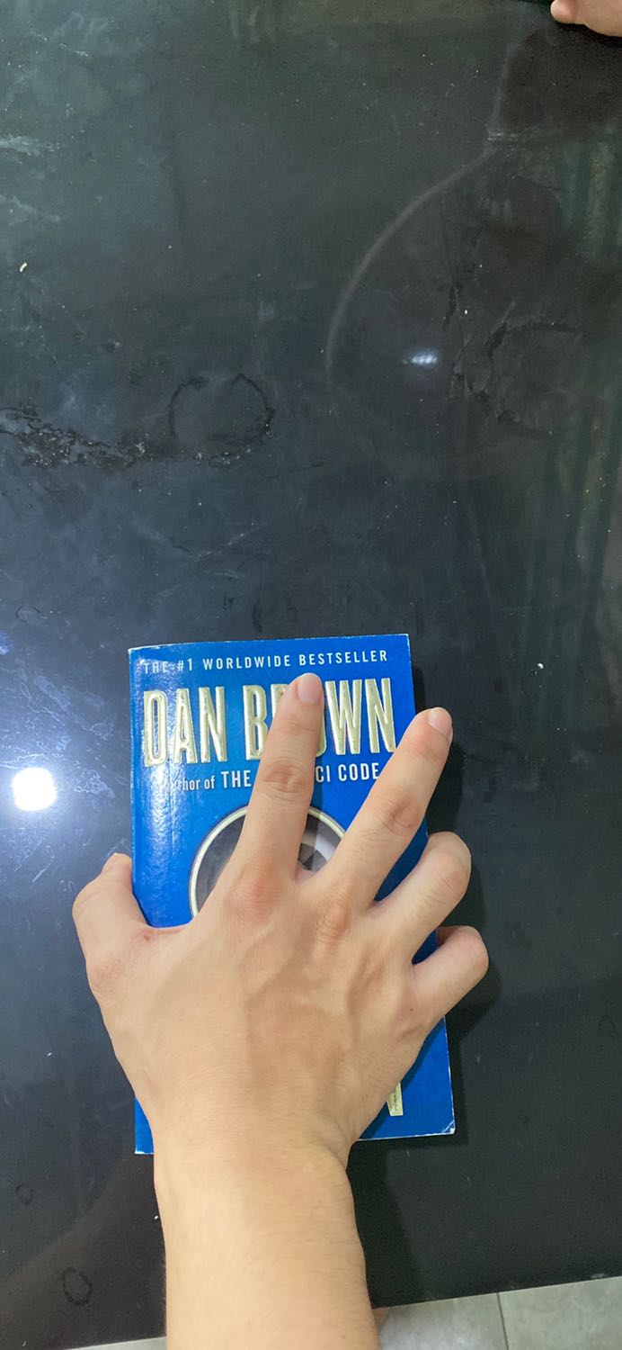 Sách nhỏ gọn bằng bàn tay mình thôi. Giây kiểu cổ ý đọc không chói mắt. Nhiều bạn bảo giấy mỏng nhưng mình thấy ổn chấp nhận được. 
Nội dung hay.