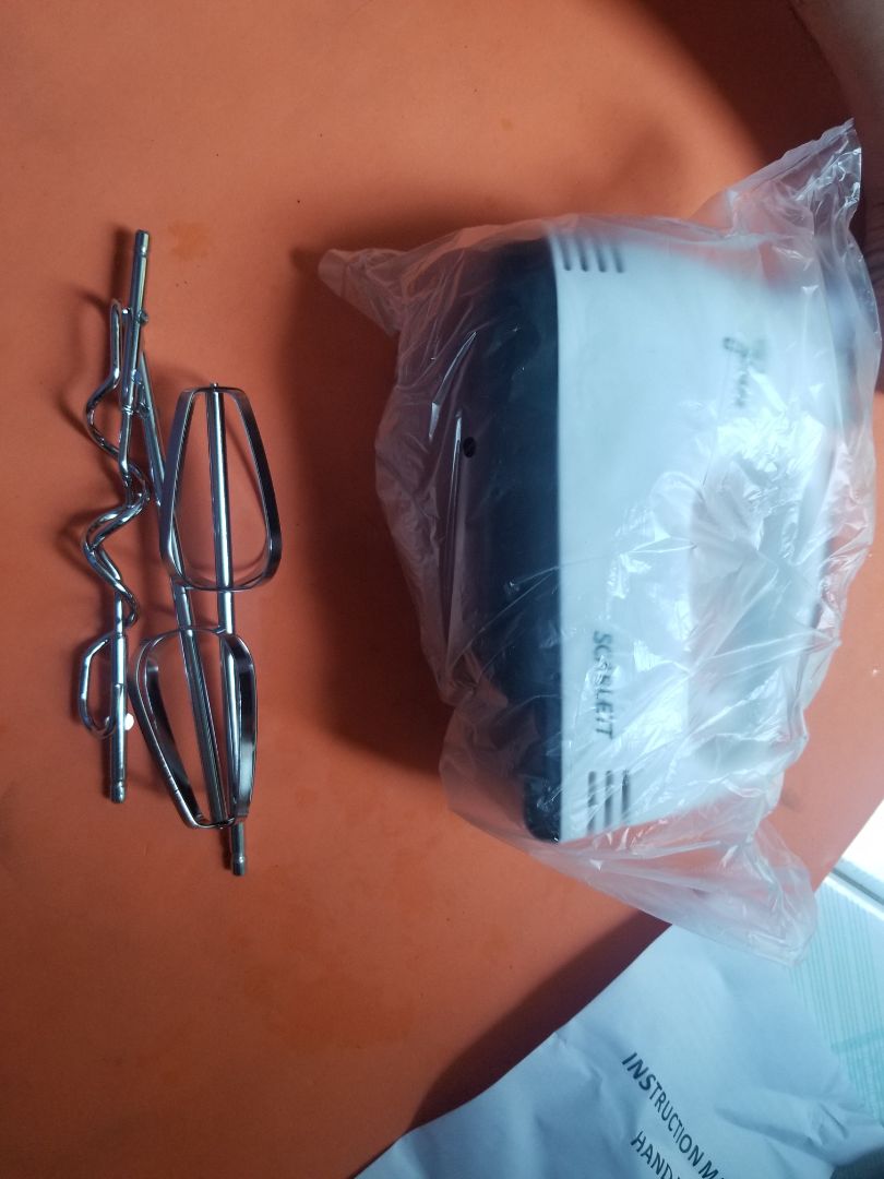 rất trân trọng cách làm việc của những anh Shipper Tiki
trưa nay trời mưa rất lớn nhưng anh Shipper vẫn giao sớm hơn 30p
anh ướt mèm mình kêu nghỉ đi rồi giao tiếp nhưng ảnh kêu còn nhiều đơn phải giao đúng hẹn làm mình rất cảm động
về sp thì giống hình chính hãng scarlett 
mình đánh trứng thấy ok khá êm
giá vậy thì good rồi
thanks Tiki