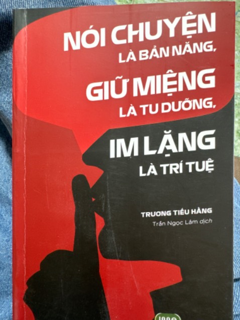 Mình mua sách mới mà sao shop giao cho mình sách cũ vậy ạ, nếp gấp đã quá cũ rồi ạ. Chờ sáng giờ nhận hàng thất vọng quá, nhưng mình vẫn đánh giá shop 5 sao, hi vọng lần sau lưu ý hơn nhé ạ