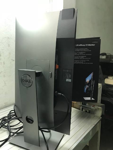 Tiki giao nhanh, đóng gói cẩn thận, màn hình đẹp sắc nét, 4 cổng mở rộng USB rất tiện lợi, có cả cổng HDMI và DisplayPort, tiện kết nối cả 2 máy tính. Kỳ vọng độ bền cao. 
có video mở hộp và chi tiết so sánh với macbook
https://youtu.be/b0rBq1HndjE