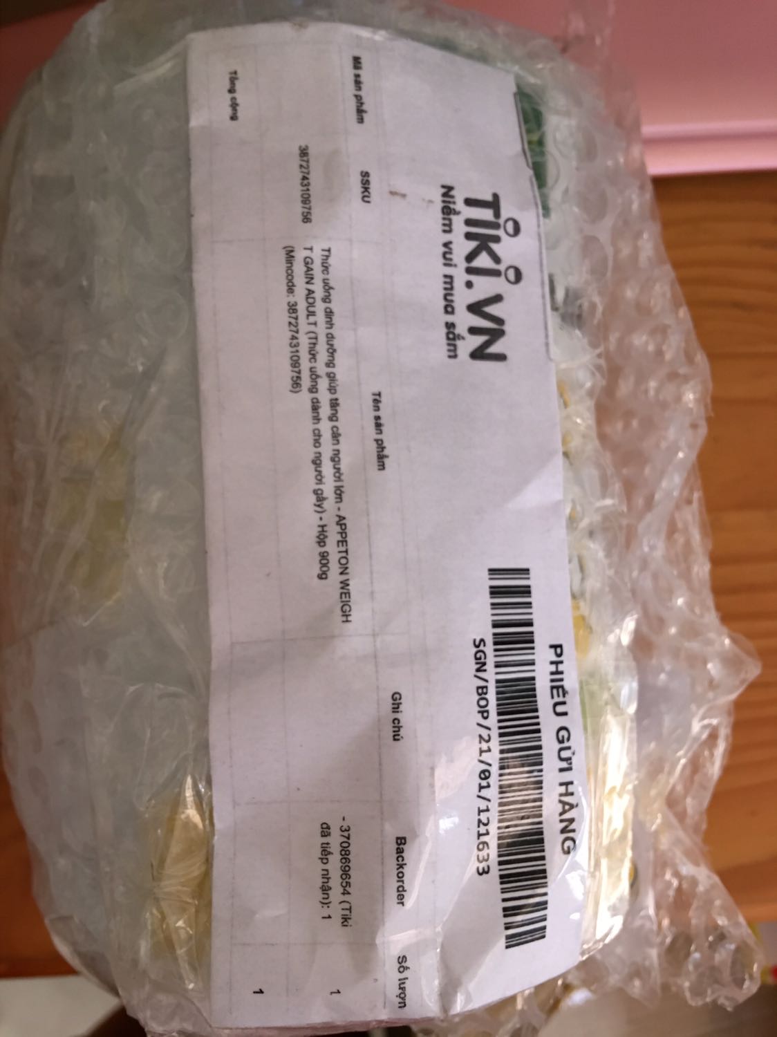 Tiki mới giao hàng cho mình sau 2hom đặt hàng . Nói chung xưa jo tiki giao hàng thì rất nhanh bất kể mình mua món j . Mình rất thích đặt hàng mua là có dùng liền k phải đợi lâu .Sp giao giống như hình ảnh ...chất lượng sản phẩm thì mình chưa dùng nên k bit kết quả sẽ ntn . Hum nay mua zề mở ra uống thử thì thấy vị nhạt , hương sô-cô-la dễ uống .. mình sẽ cố gắng dùng theo hướng dẫn của nhà sản xuất và theo dõi cân nặng và sẽ phản hồi thêm