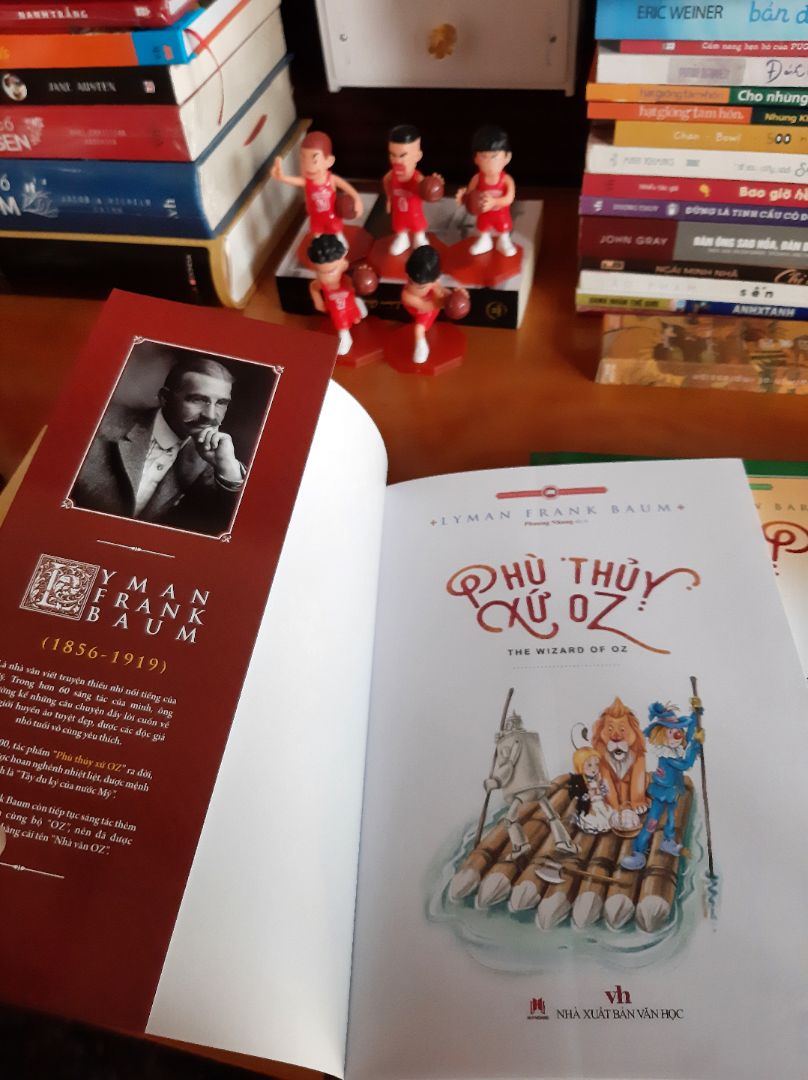 Sách đẹp ngoài sức tưởng tượng,  mới leng keng luôn, giấy trắng ,in màu 100%, rất xịn, đáng tiền lắm luôn. nên mua nè