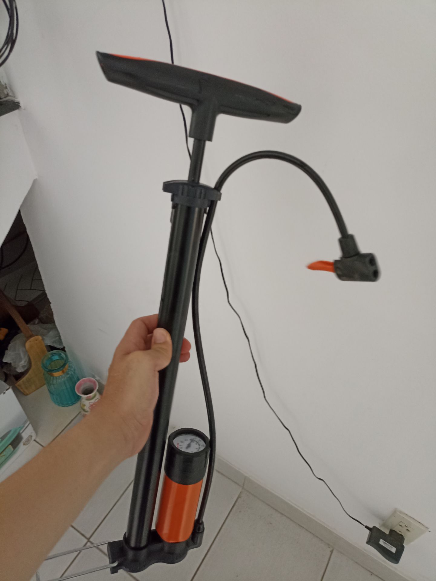 đẹp. giao hàng trung bình. bơm nhẹ. nhiều đầu bơm như quảng cáo. có 1 cái có thể cải thiện là mặt đồng hồ nên làm đơn vị nhỏ hơn để thấy rõ kim di chuyển đẹp. giao hàng trung bình. bơm nhẹ. nhiều đầu bơm như quảng cáo. có 1 cái có thể cải thiện là mặt đồng hồ nên làm đơn vị nhỏ hơn để thấy rõ kim di chuyển