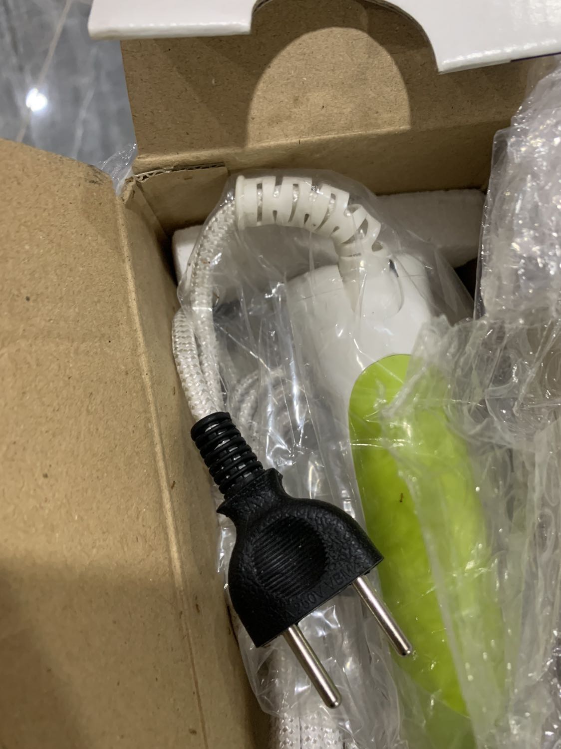 Mình khui hàng ra thấy có kiến khá nhiều bên trong sản phẩm