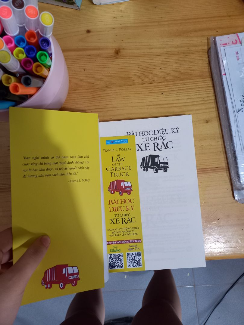 sách đẹp và rẻ lắm , khổ to nha . M.n nên mua , đừng ham tiền rẻ mà mua mấy shop ko uy tín , sách nhỏ và lỗi nữa ( mình từng trải rồi )