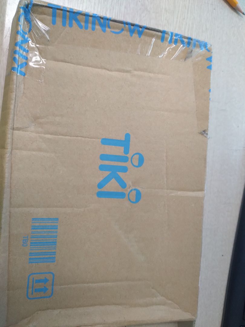 Tiki giao hàng nhanh như cơn gió, ở tỉnh mà lần nào đặt hôm trước hôm sau nhận được luôn. Nhưng anh giao hàng k chuẩn bị tiền để trả lại khách làm mất nhiều thời gian của khách và còn trả thiếu lại tiền thừa của khách hàng. Nhưng mk vẫn đánh giá 5sao vì giao hàng nhanh, sách mới, đẹp. Còn về nội dung mk chưa đọc nên chưa đánh giá đc, nói chung là đặt hàng trên Tiki rất yên tâm🥰