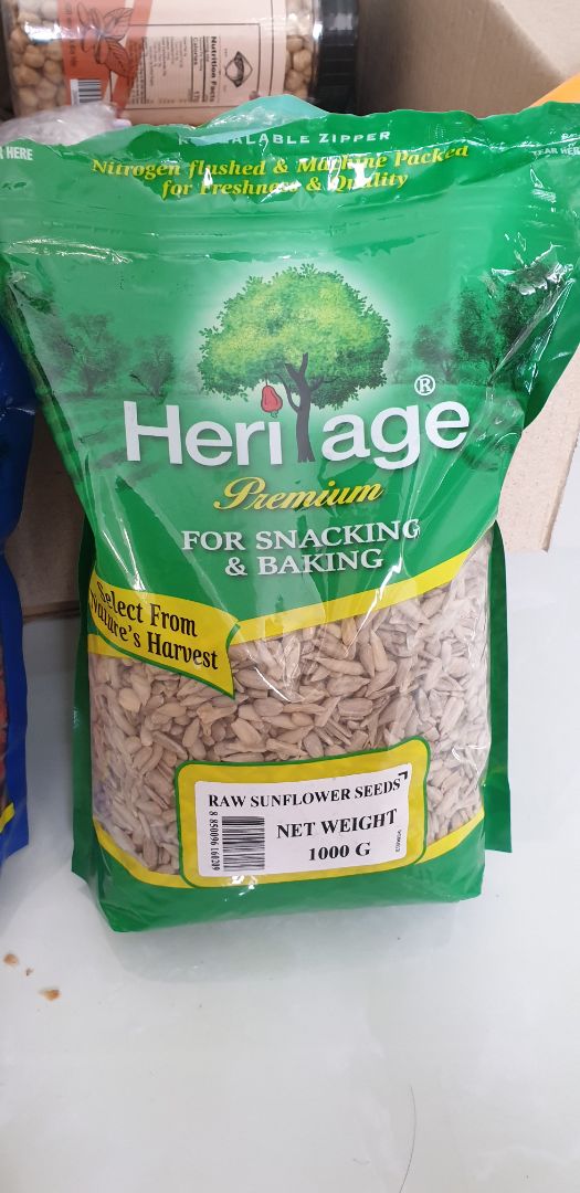 Hạt bị ỉu, mềm quá! phải rang lên ăn mới được! Được cái rang xong ăn vẫn ngon, ưu điểm là rẻ và nhiều lắm. Bóc vỏ rồi như vậy thì rất tiện lợi, đem bỏ chung với các hạt khác ăn healthy ^^ .. Đóng gói rất tốt.
Các bạn bỏ vào chảo rang lên độ 15,20 phút sau đó sẽ thấy cứng ngon khác hẳn lúc đầu