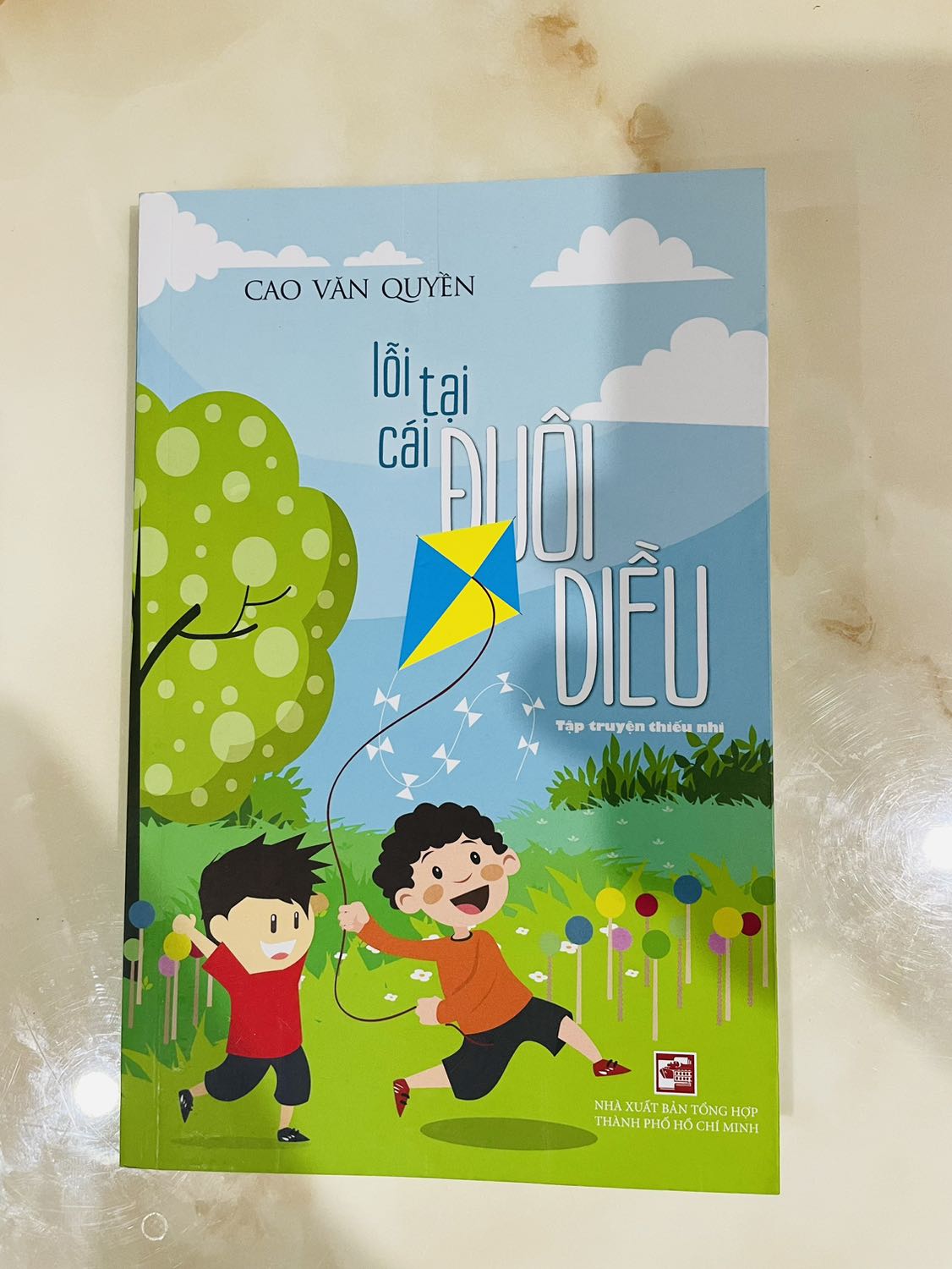 sách rat hay, phù hợp cho cả trẻ em và người lớn muốn đọc. Giá sách lại rất hạt dẻ