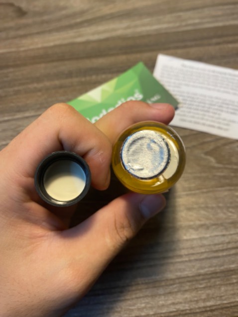 Sản phẩm đóng gói cẩn thận, bao bì nhãn mác bảo hành đầy đủ. Mọi người để ý nắp vặn có núm nhỏ giọt nhưng hơi khó nhìn. Mình chưa dùng nhưng bảo hành và dịch vụ tốt