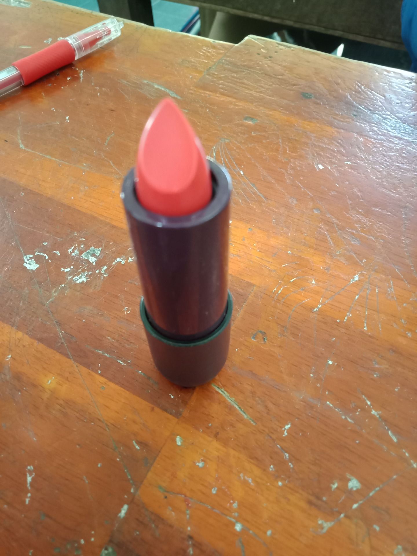 Đây là dòng son mình cảm thấy tin tưởng nhất từ trước tới.Thiết kế vỏ son chắc chắn,bao bì đẹp,xuất xứ rõ ràng .Tô lên môi mềm mượt.Nói chung YÊU TỪ CÁI NHÌN ĐẦU TIÊN. hi