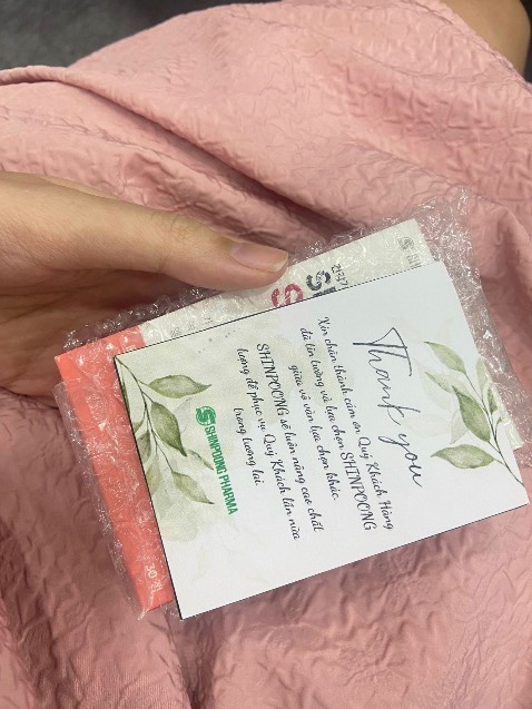 đã dùng được hơn 1 tuần. nói chung chưa có gì thay đổi, chưa vội lắm, dù sao giảm nhanh tác dụng phụ nhiều chứ có gì đâu. nhưng được cái thấy bớt ăn lại, mặt cũng không còn nổi mụn nhìu chắc là do ko còn uống trà sữa nữa. thấy có triển vọng nhe, sẽ uống thêm thử để xem ntn đã dùng được hơn 1 tuần. nói chung chưa có gì thay đổi, chưa vội lắm, dù sao giảm nhanh tác dụng phụ nhiều chứ có gì đâu. nhưng được cái thấy bớt ăn lại, mặt cũng không còn nổi mụn nhìu chắc là do ko còn uống trà sữa nữa. thấy có triển vọng nhe, sẽ uống thêm thử để xem ntn