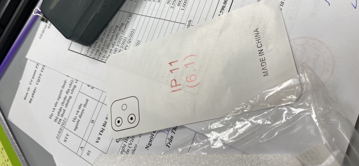 giao hàng rất nhanh, đóng gói of tiki thì khỏi chê, ốp chống sốc rất ư ok, khỏi cần dán kính cường lực j thêm, chỉ có điểm trừ là hơi cứng ở 4 góc ,khi tháo ra lắp vô hay bị trầy sơn ở 4 góc đt, kinh nghiệm là dán băng keo vào 4 góc để khỏi trầy đt