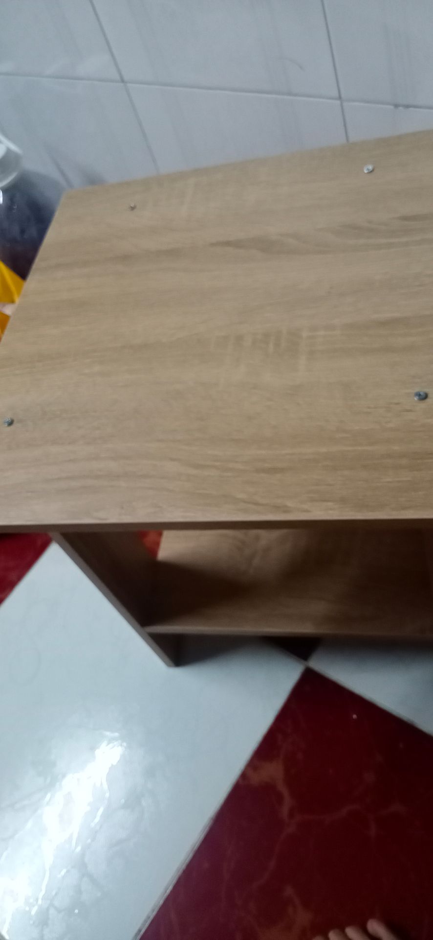 Lắp xong muốn lòi họng,  do mình con gái nên vặn vít hơi khó,  lắp xong nhìn 4 cái vít nổi lên hơi kì kì, giá này thì ổn,  giao hàng nhanh,  nhân viên giao hàng nhiệt tình,  chấm 4*