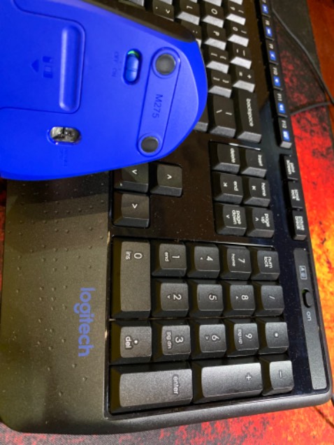 Bàn phím êm, nhạy - nhẹ. Chuột đi kèm là M275 không phải dòng Silent nhưng không quá ồn. Tổng thể thì rất ổn.