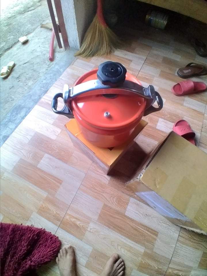 nồi hơi mỏng nhưng xài ok, mỗi tội shop gửi thiếu van phụ, mình kiến nghị qua tiki thấy khá vòng vèo, cuối cùng họ yêu cầu phải trả lại nồi để đổi nồi mới có van phụ :))) phiền quá nên mình hủy đổi luôn, đành lấy cái que cắm dô