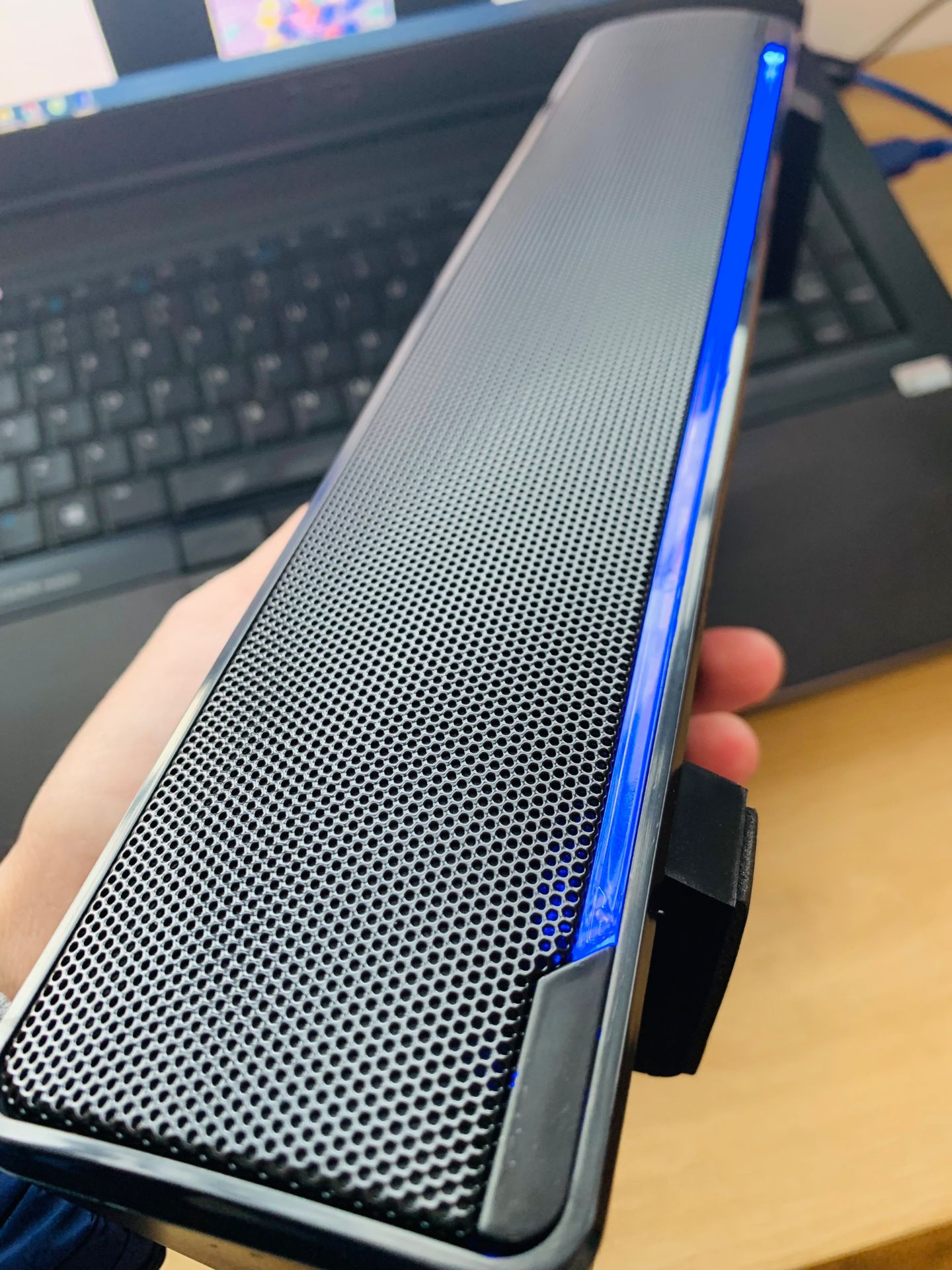 Shop đóng gói cẩn thận, giao hàng nhanh. Loa nghe to rõ, thiết kế hiện đại và chắc chắn. Âm thanh bass và treble đều ngon so với tầm giá. Biết thế mua sớm hơn. hihi