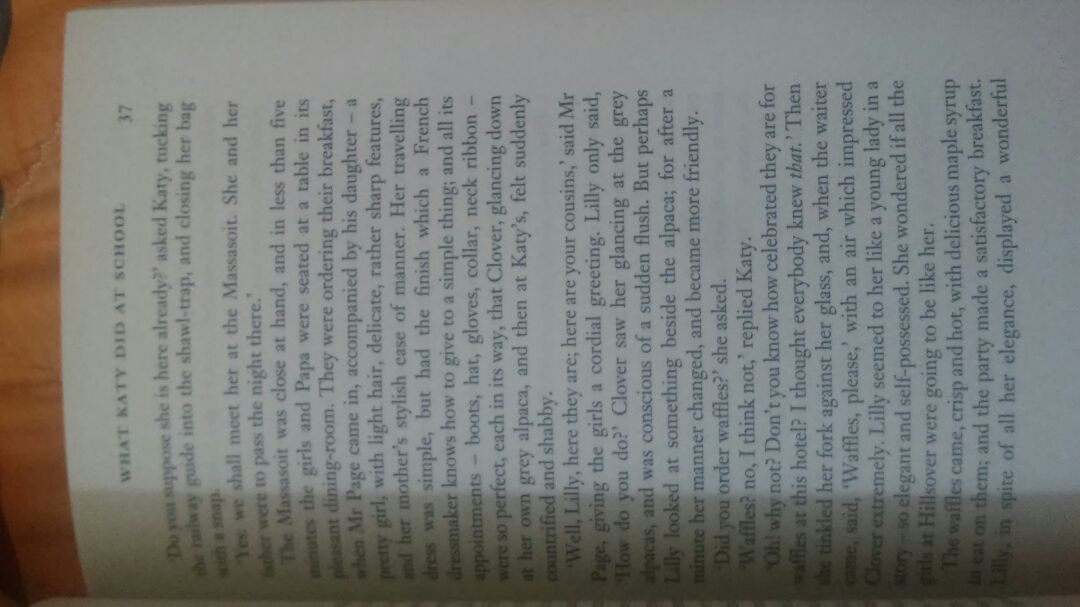 Mình đã mua quyển sách này với nhu cầu trau dồi thêm vốn từ vực ít ỏi của mình. Mình chưa có đọc nhưng cảm nhận ban đầu khi mở cuốn sách ra là sao mà sách viết cho trẻ em chữ đã bé lại còn nhiều chữ nữa. Dù vậy mình cũng đã cố gắng đọc nó và cảm thấy cốt truyện cũng hay và đương nhiên nhiều từ khó mình phải tra từ điển hoặc bỏ qua. Nhưng dù sao nó cũng giúp ích mik trong việc học Tiếng Anh. Nếu được góp í với NXB thì mong họ sẽ tái bản cuốn này với cỡ chữ to hơn, thêm màu sắc và hình ảnh để ng đọc đặc biệt là trẻ em ko bị chán khi đọc 1 tác phẩm hay như vậy.