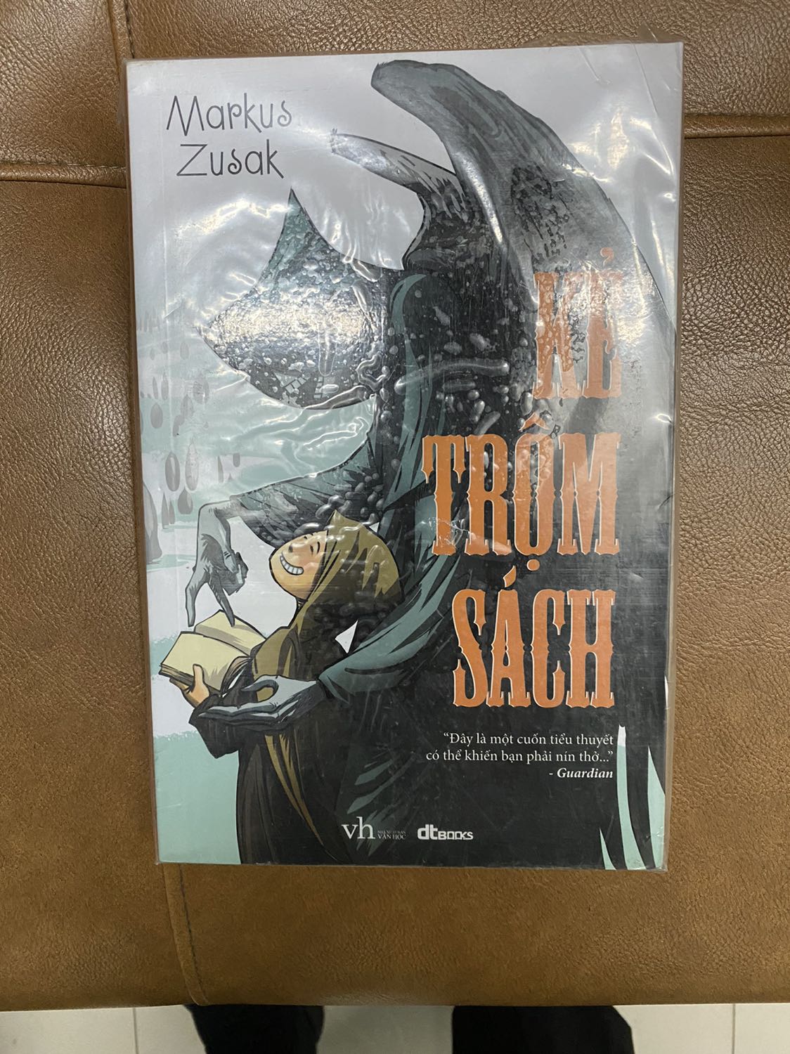 Sách bọc cẩn thận, giao hàng nhanh, nhưng không giống bìa như ảnh của shop trên tiki nên trừ 1 sao
