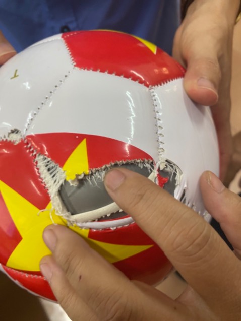 Bơm vô là rách luôn. Mới mua về chưa kịp chơi