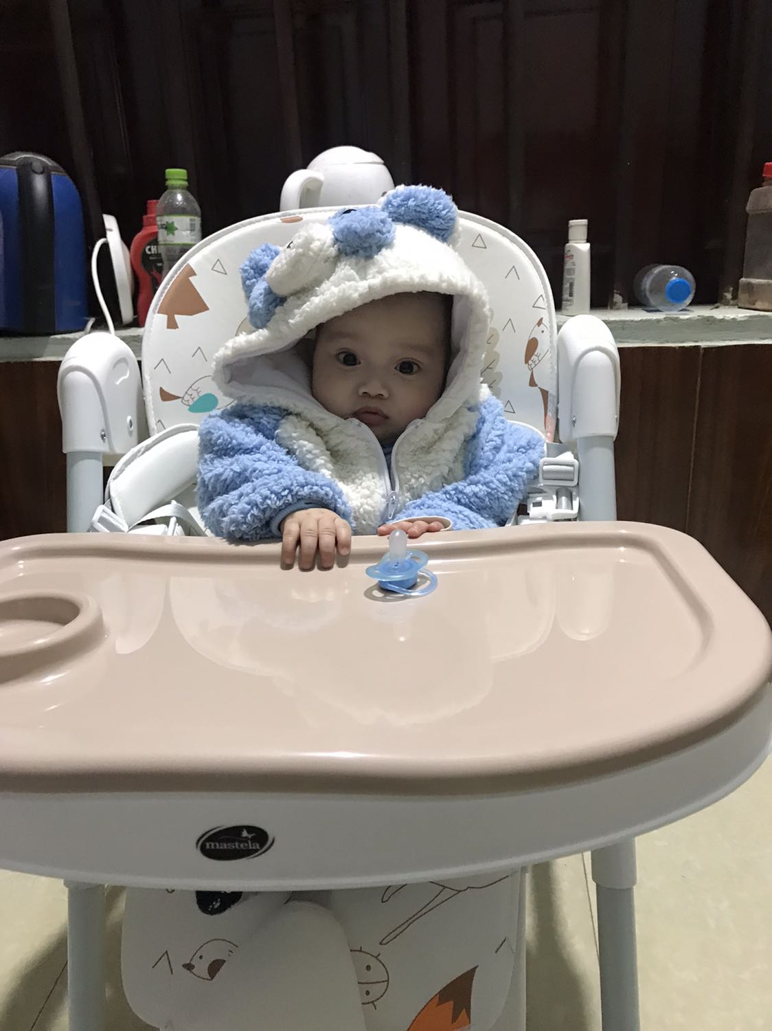 Ghế chắc chắn và đẹp. E ngồi rất thick