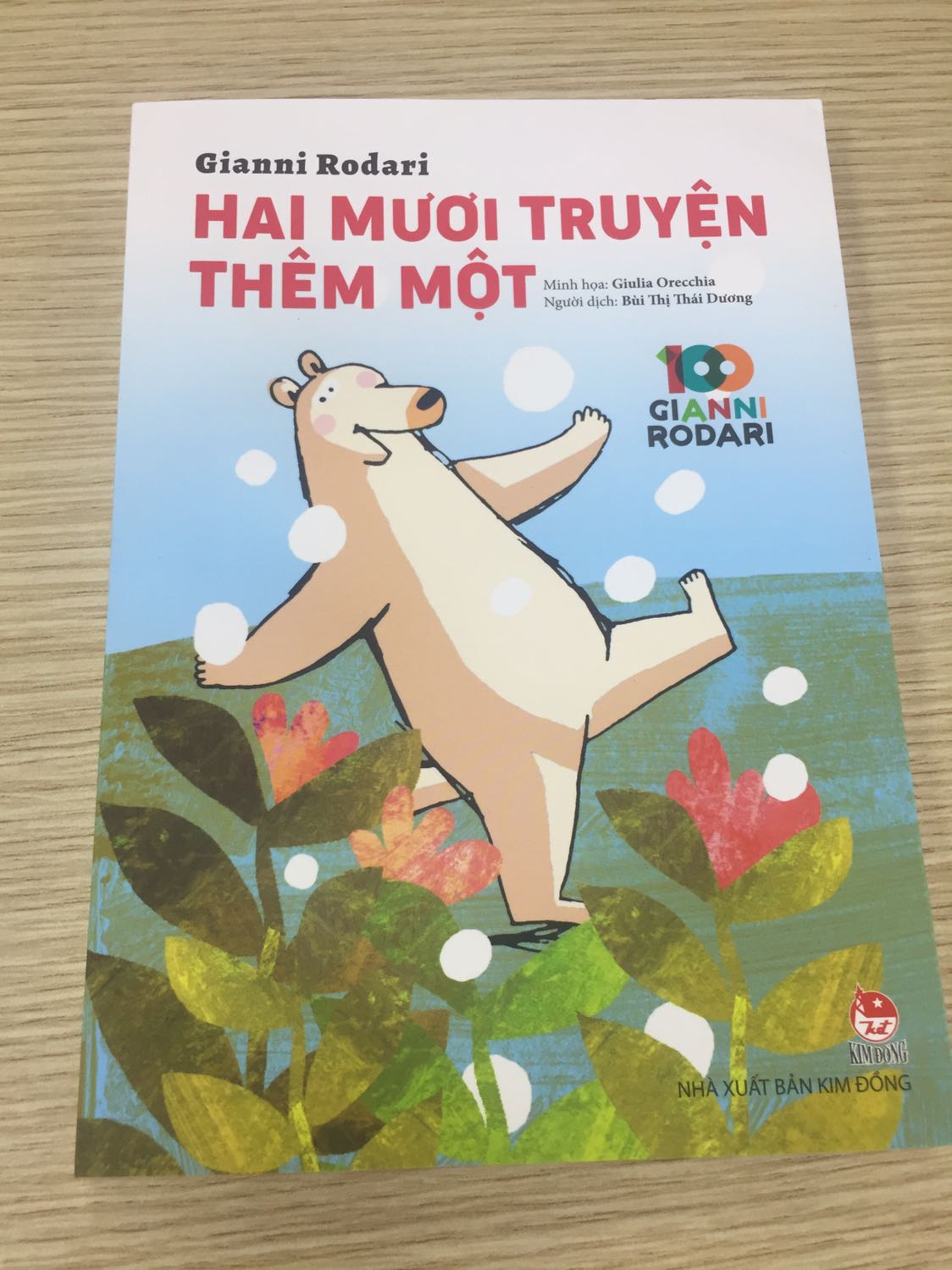 Truyện dành cho các bạn nhỏ từ 6 tuổi trở lên, sách bao gồm những câu chuyện nhỏ ý nghĩa, dễ hiểu, thú vị.