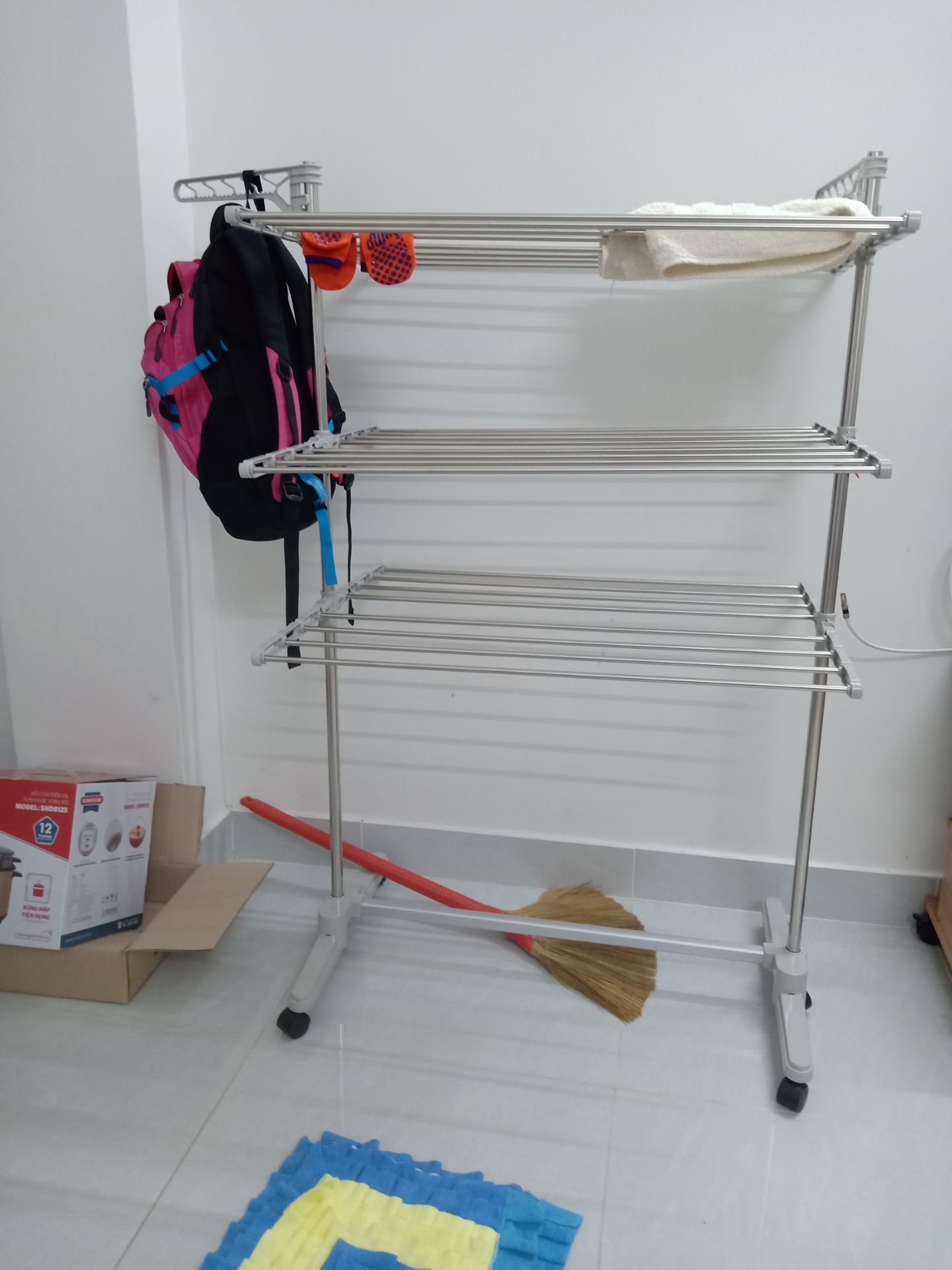 hàng tốt, chắc chắn, dễ lắp đặt. m chọn giao hàng bình thường mà tiki giao luôn trong buổi sáng sau khi đặt. Rất hài lòng.