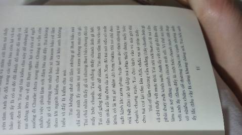 Chời ơi nếu tui nói sai thì cho xin lỗi chứ sách gì mà sai chính tả tùm lum, đọc ngứa mắt lắm luôn, giống như tui đang mua sách lậu vậy á. Màu trang in thì nhạt dần theo từng trang. Còn có mã vạch gì đó mà k check ra. Thực sự rất thất vọng.