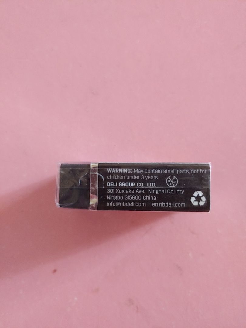 Gôm tẩy mạnh, nhanh và sạch vết bút chì. Bé dễ dàng sử dụng mà không bị lem bẩn, không bị rách giấy. Chất lượng Gôm là okie, giá cả cạnh tranh. Luôn ủng hộ Deli và các sản phẩm của Deli vì Chất lượng và giá sale tốt. Cảm ơn Shop nhiều