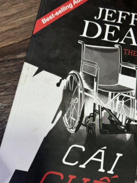 Sách cũ, bẩn, nhăn góc, cần đóng gói kỹ hơn.