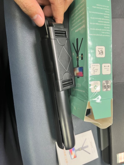 Giao Now rất nhanh. Gậy rất chắc chắn, bấm chụp nhạy. Rất ổn trong tầm giá