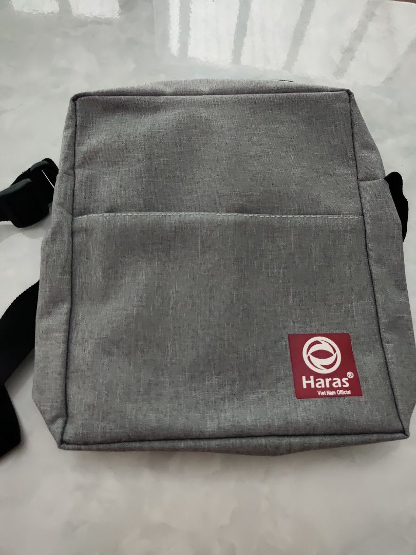 Giao hàng trước hạn, sản phẩm như hình, dây đeo hơi ngắn. Cảm ơn shop.