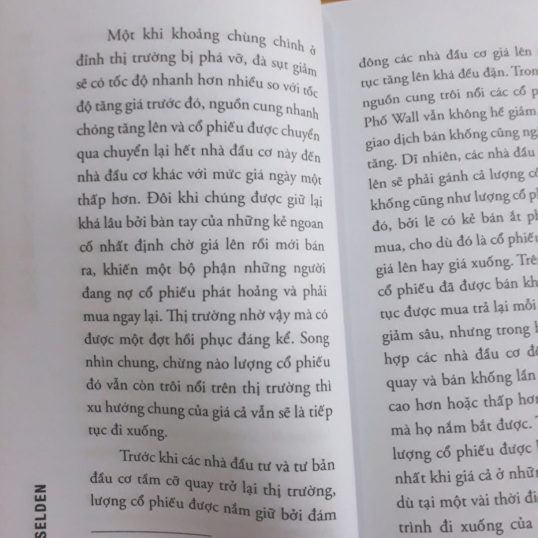 Bản thân ngoài những kiến thức cơ bản về thị trường thì việc duy trì trạng thái trung lập khi t. trg lên xuống cũng giúp bản thân thận trọng hơn khi đưa ra các quyết định đầu tư đúng đắn. Một quyển sách chỉ 168 trang nhưng rất ý nghĩa. Rcm trong bộ sách cần đọc khi muốn hiểu về TTCK