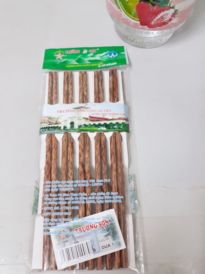 Đũa dừa đẹp, chắc chắn, mình nhìn thích lắm, thương hiệu Trường Sơn tốt khỏi phải bàn. Cảm ơn shop  nhiều nha, 😊😊😊.