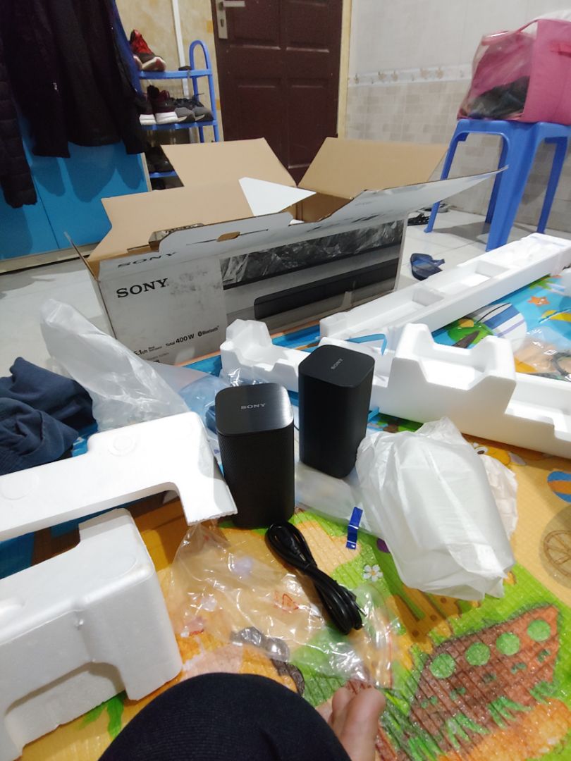 Loa mới nguyên hộp, được tự tay bóc seal sản phẩm, chất âm ổn trong tầm giá, xem Netflix, nghe nhạc cơ bản ổn, bass đủ nghe, nghe trong phòng khách tầm 30m2 là ổn nhất.
Tiki giao hàng nhanh, được free ship, ô tô chở đến tận cửa. Cảm ơn.