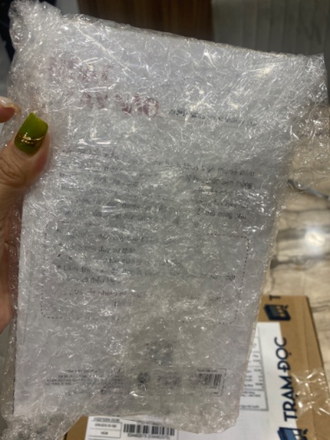 Sai sản phẩm. Mua 1 cuốn giao hẳn sang một cuốn khác. Thiếu trách nhiệm trong sản phẩm đến tay khách hàng.