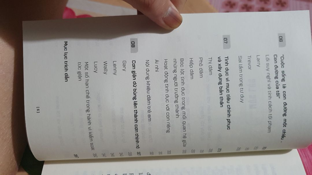 Theo lĩnh vực này từ hồi còn học đh rồi, xưa muốn có mấy quyển thế này để đọc và tìm hiểu lắm, giờ cuối cùng cũng có, ? à về hình thức, đặt hôm t2 trưa thứ tư nhận đc nha  cứ tưởng sách cũ vì đang sale 40% ai ngờ sách htoan mới, anh shiper thì quen quá rồi, 5 sao cả nha!