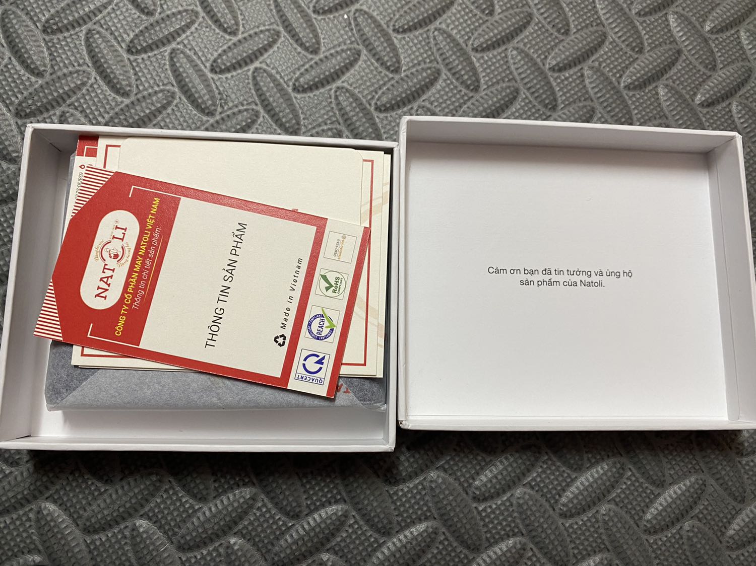 Thực ra ko có gì đáng phàn nàn. Chất liệu và may thì rất ok. Nhưng đáng tiếc là giao nhầm từ đứng thành ngang.