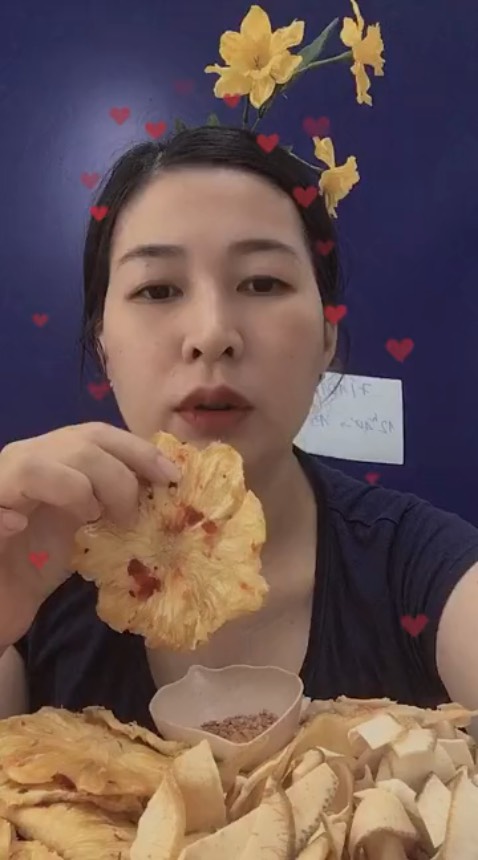 Sách ok nha. Ghé cửa hàng ttok m mua hàng ủng hộ luôn nhé b. Mình có Thơm mật sấy muối ớt và mãng cầu sấy muối ớt nhé